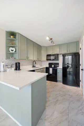 $249,500 | 6000 East Lake Drive, Unit 1D, Lisle, IL 60532