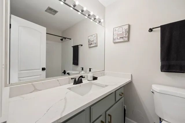 $249,500 | 6000 East Lake Drive, Unit 1D, Lisle, IL 60532