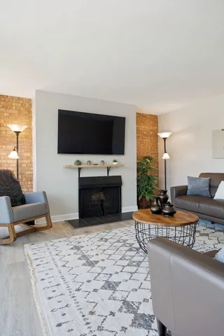 $249,500 | 6000 East Lake Drive, Unit 1D, Lisle, IL 60532