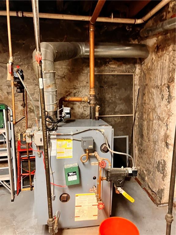 55 4th Avenue Brooklyn, NY 11217 - Photo 19 of 33 a utility room with dryer and washer