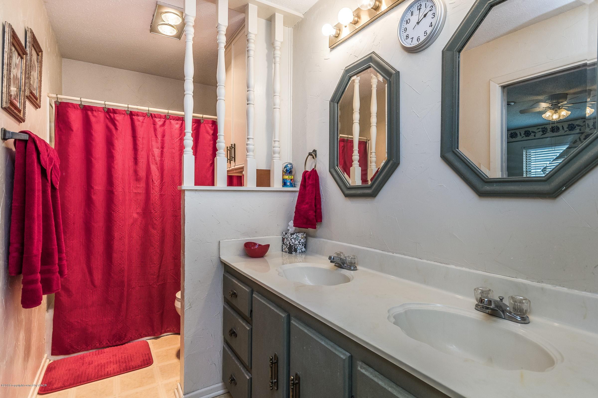 3904 Kingston Road Amarillo, TX 79109 - Photo 14 of 19 014_Hall Bathroom