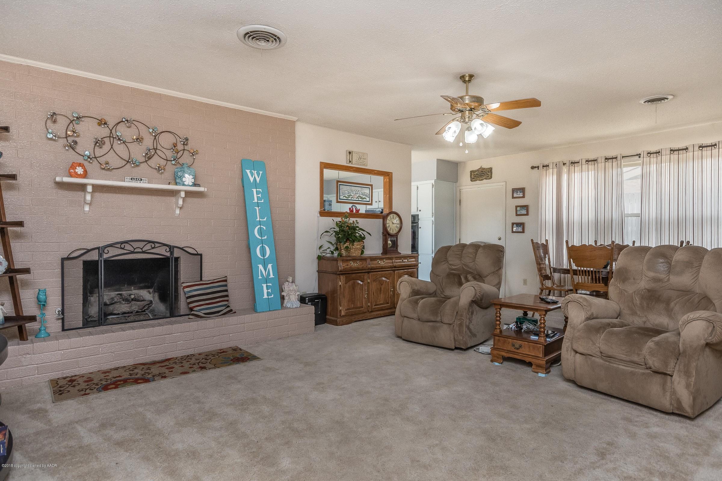 3904 Kingston Road Amarillo, TX 79109 - Photo 3 of 19 002_Living Room