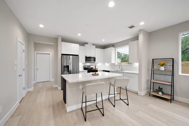 $2,199 | 8672 Easthaven Boulevard, Houston, TX 77075