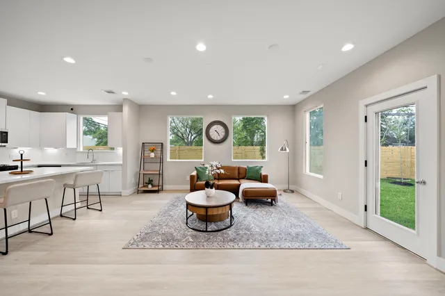 $2,199 | 8672 Easthaven Boulevard, Houston, TX 77075