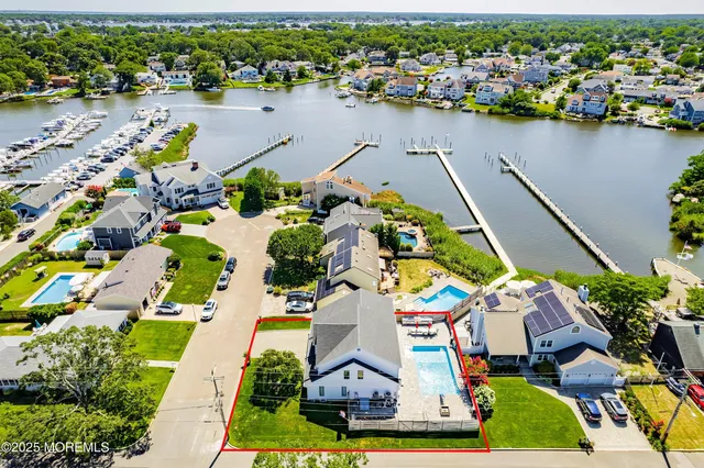a view of a houses with a yard