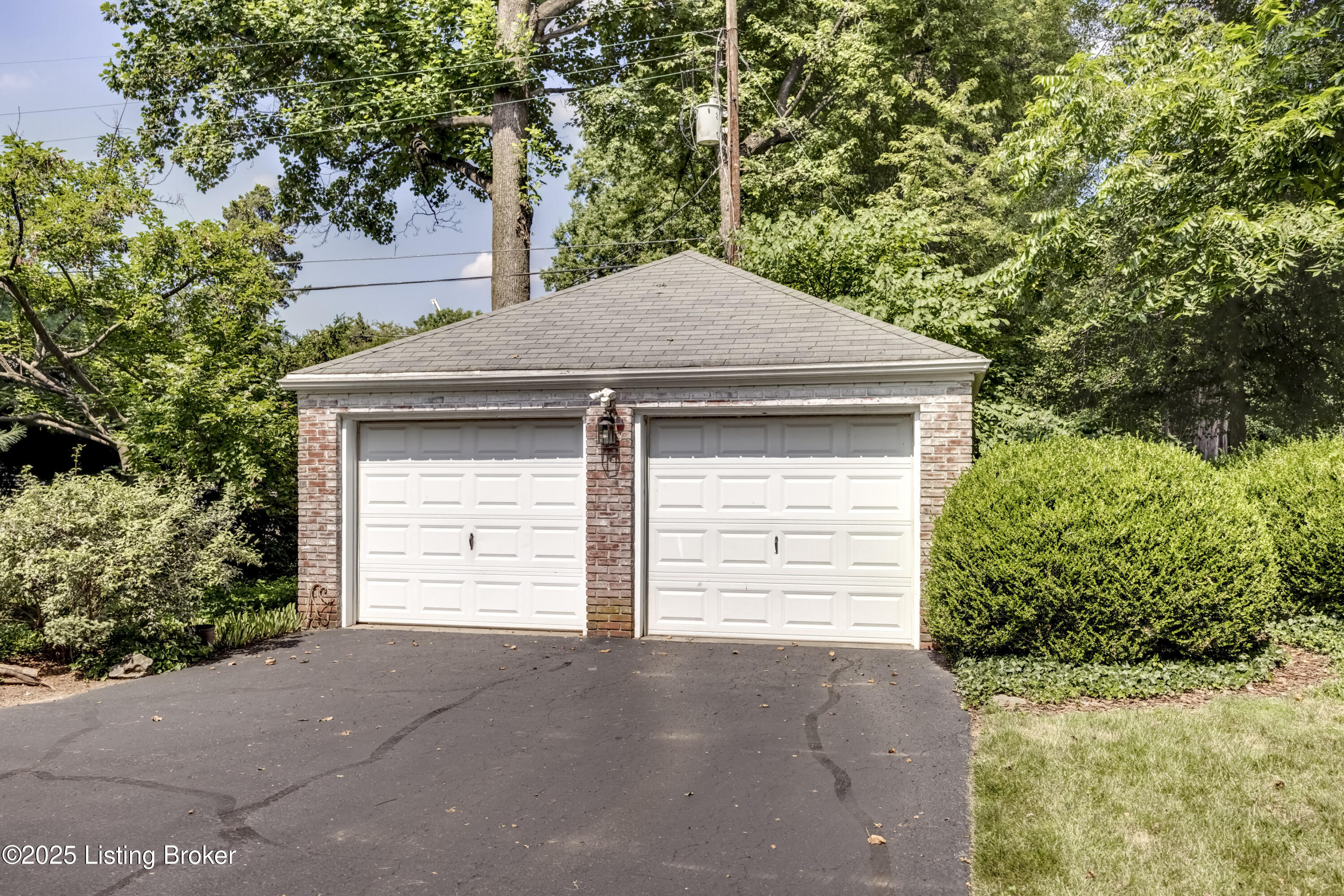 613 Rudy Lane Louisville, KY 40207 - Photo 45 of 46 2Y0A5681-A