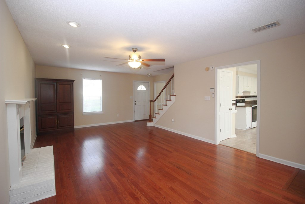 615 Ridgefield Drive North Augusta, SC 29841 - Photo 5 of 34 Spacious Family room