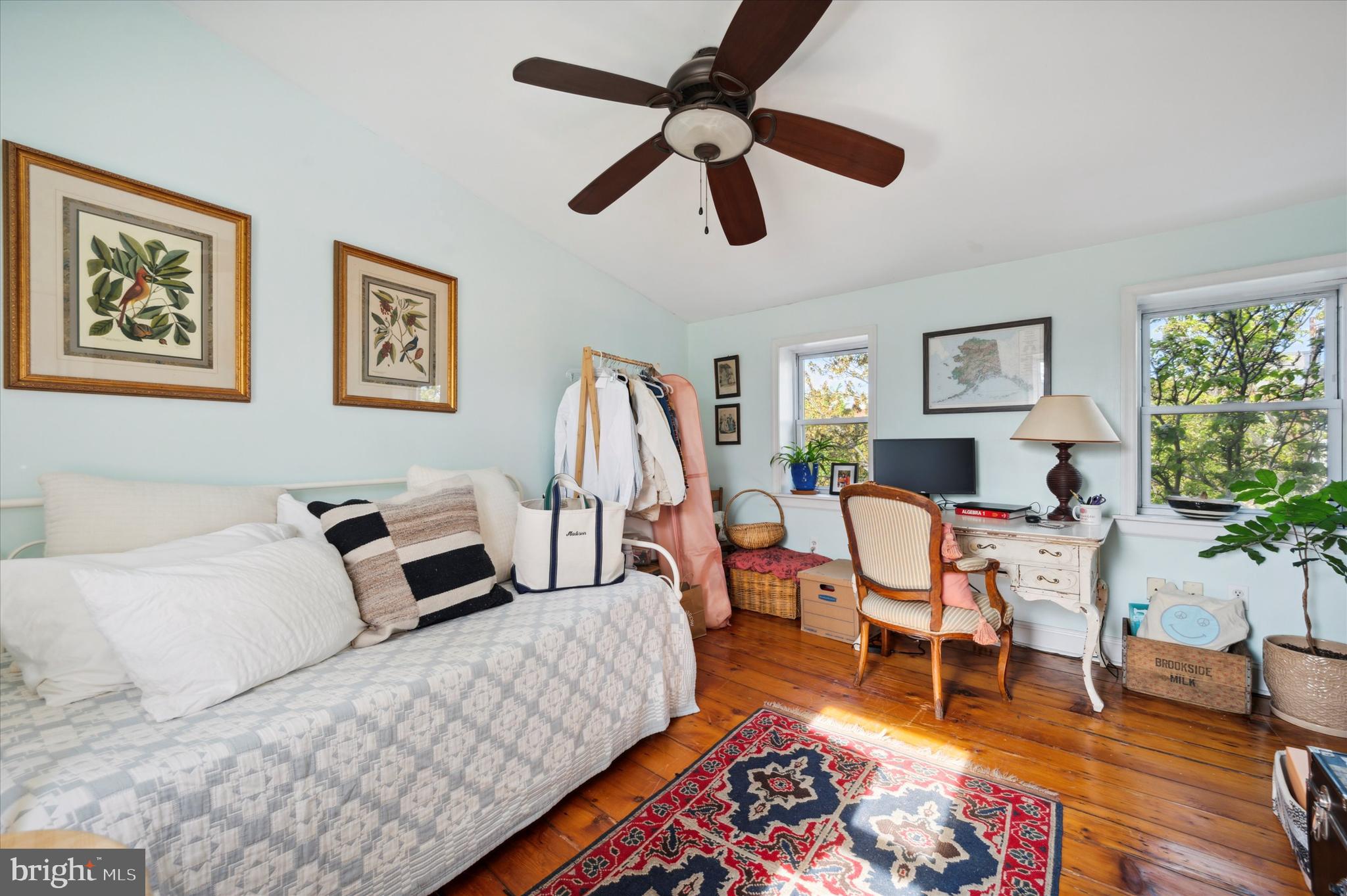 1125 East Moyamensing Avenue Philadelphia, PA 19147 - Photo 20 of 25 a living room with furniture