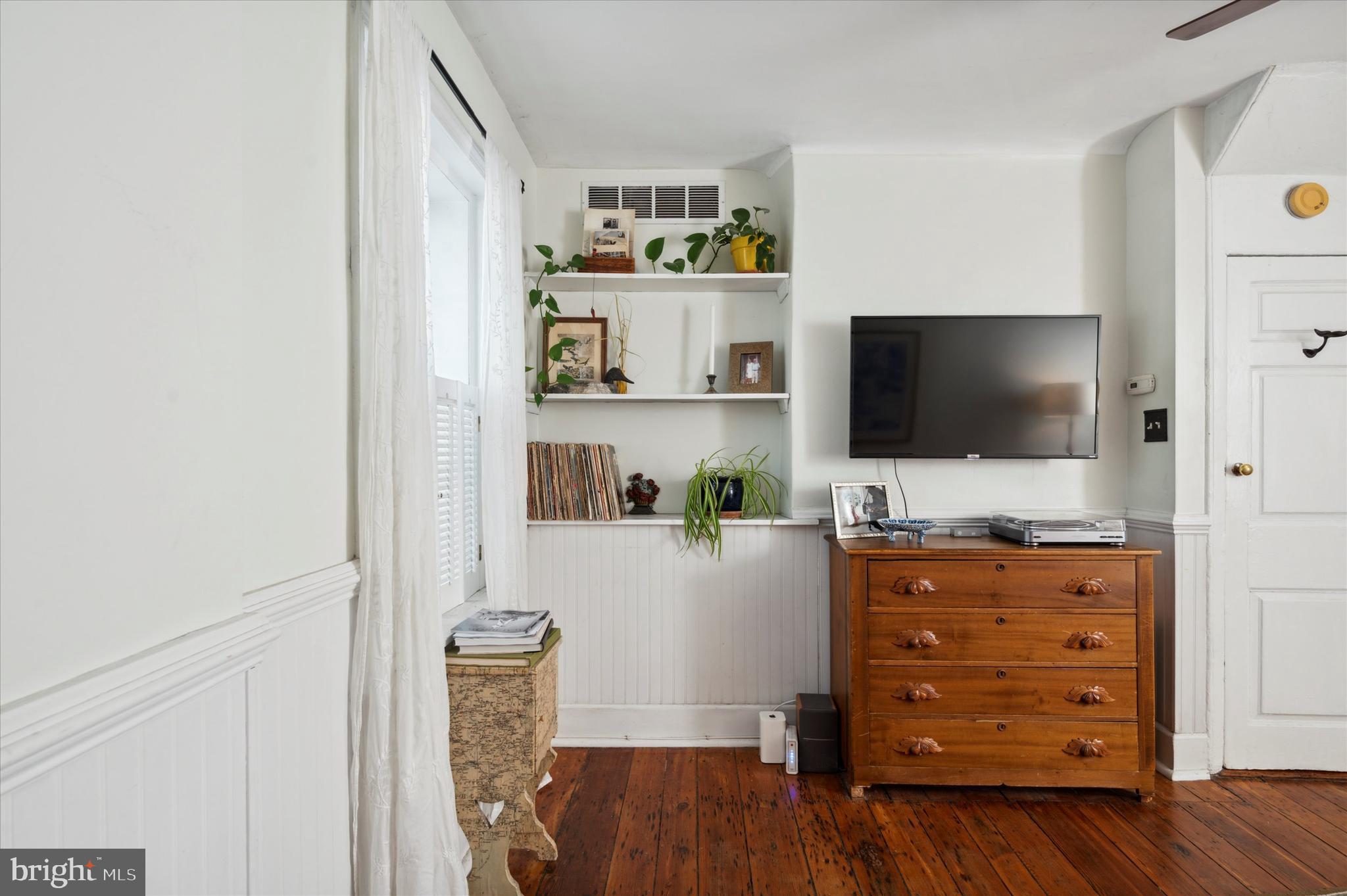 1125 East Moyamensing Avenue Philadelphia, PA 19147 - Photo 22 of 25 a living room with furniture and flat screen tv