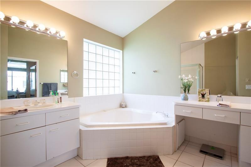 3716 Mykonos Court, Unit 3716 Boca Raton, FL 33487 - Photo 10 of 33 Photo 10