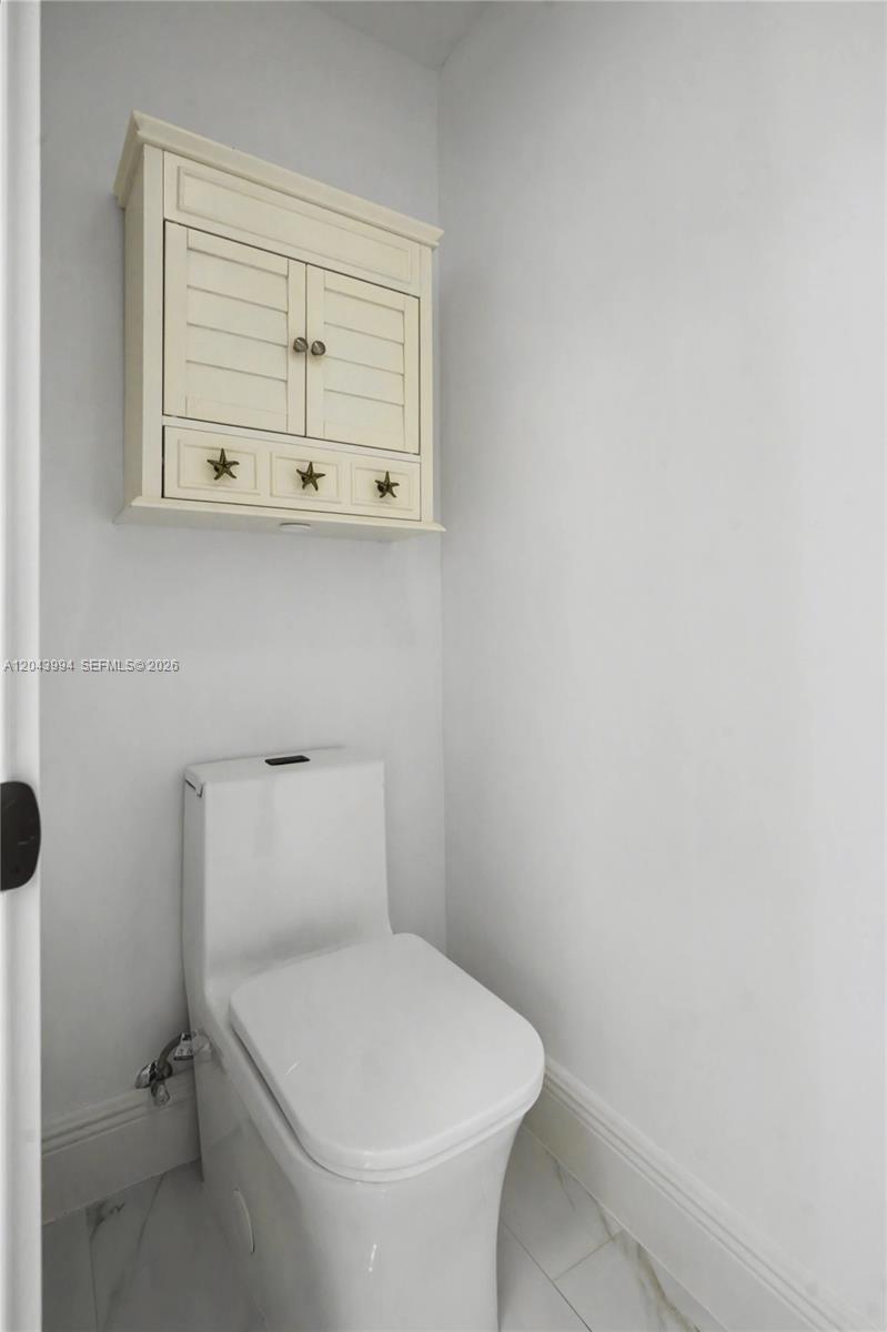 16240 Southwest 75th Street Miami, FL 33193 - Photo 8 of 26
