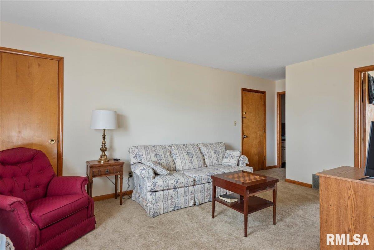 821 South Pasfield Street Springfield, IL 62704 - Photo 4 of 21