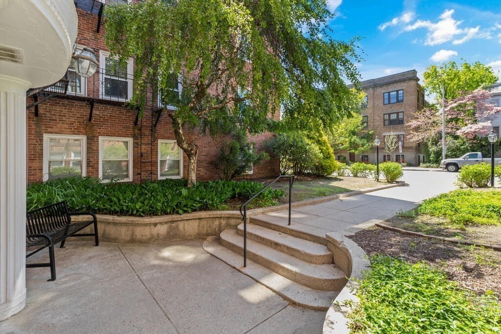 395 Broadway, Unit R5E Cambridge, MA 02139 - Photo 2 of 27 a view of a patio with table and chairs and potted plants