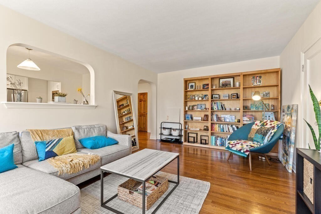 395 Broadway, Unit R5E Cambridge, MA 02139 - Photo 4 of 27 a living room with furniture and a rug