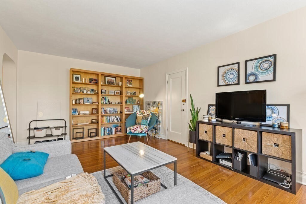 395 Broadway, Unit R5E Cambridge, MA 02139 - Photo 6 of 27 a living room with furniture and a flat screen tv