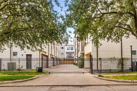 $439,500 | 2005 Hickory Street, Houston, TX 77007
