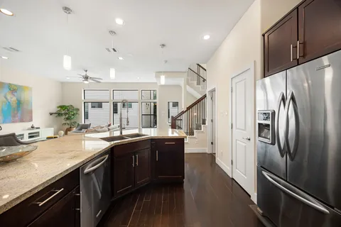 $439,500 | 2005 Hickory Street, Houston, TX 77007