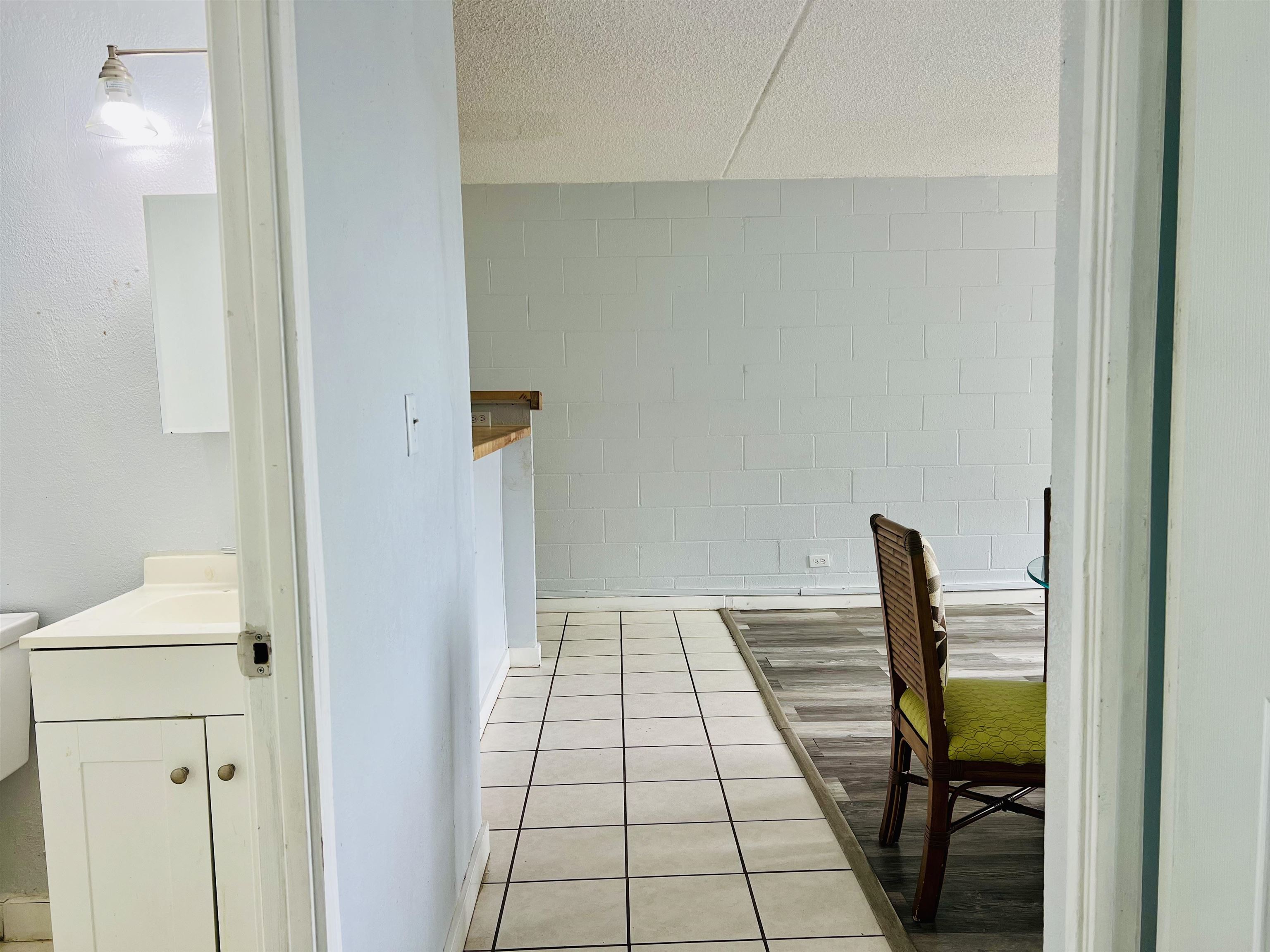 111 Kahului Beach Road, Unit D225 Kahului, HI 96732 - Photo 11 of 31 a view of a hallway to a room