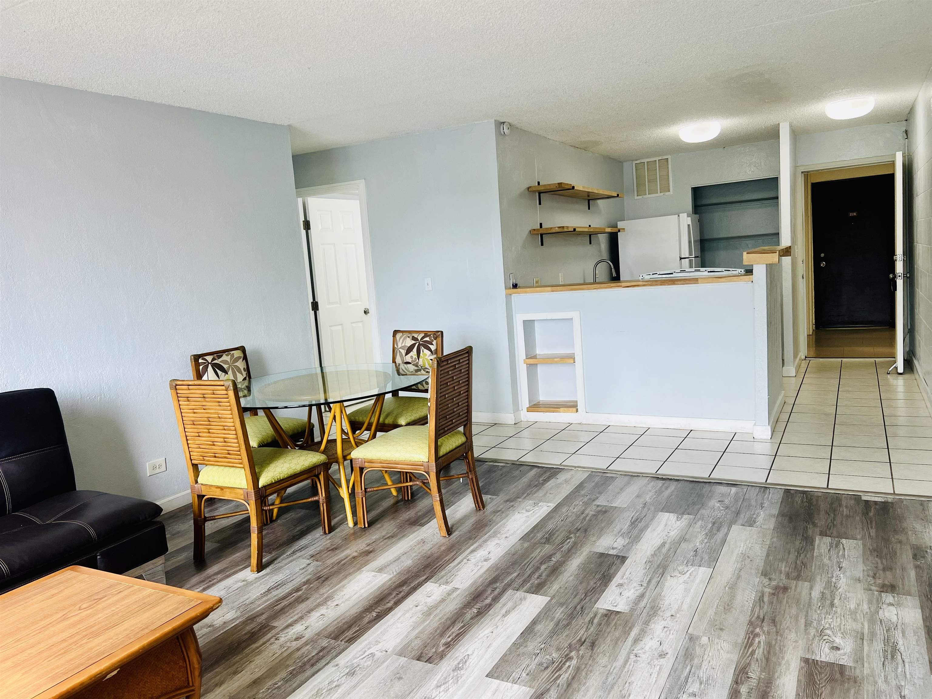 111 Kahului Beach Road, Unit D225 Kahului, HI 96732 - Photo 13 of 31 a living room with furniture and a wooden floor