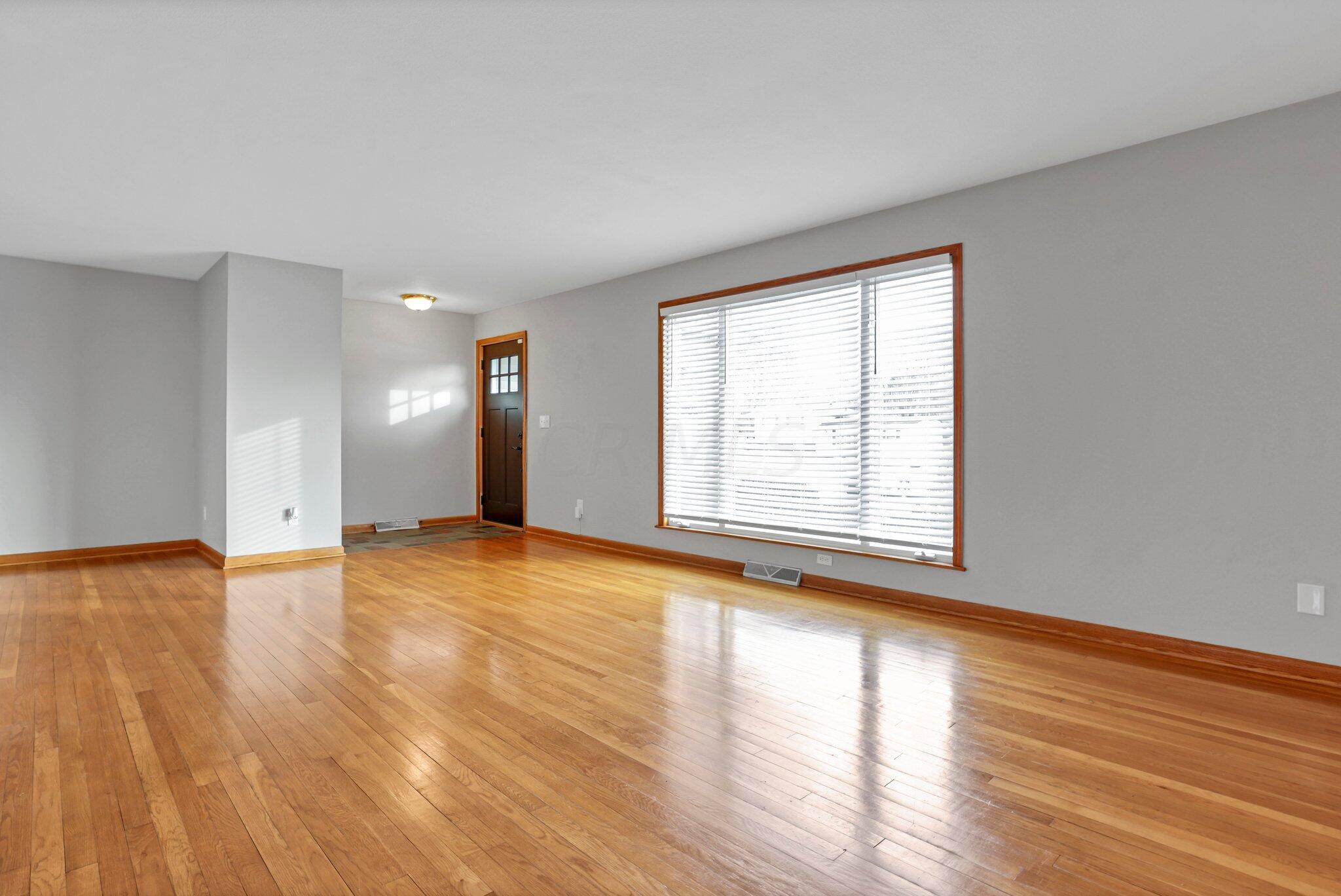 252 Derby Downs Road Newark, OH 43055 - Photo 10 of 64 Living Room
