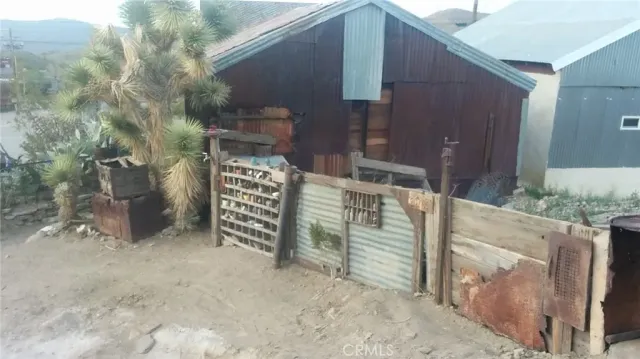 a view of outdoor kitchen