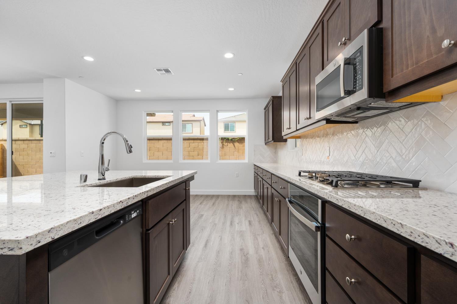 310 South Huckieberry Road Madera, CA 93636 - Photo 4 of 11
