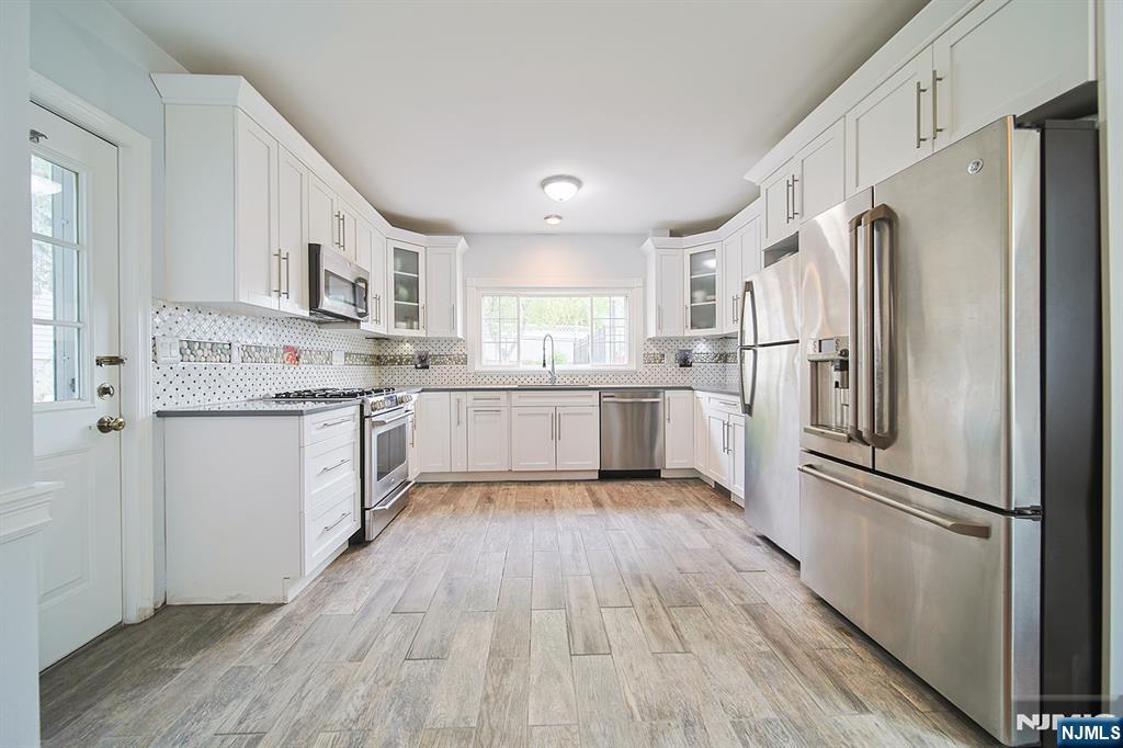 586 Hillside Street Ridgefield, NJ 07657 - Photo 23 of 46