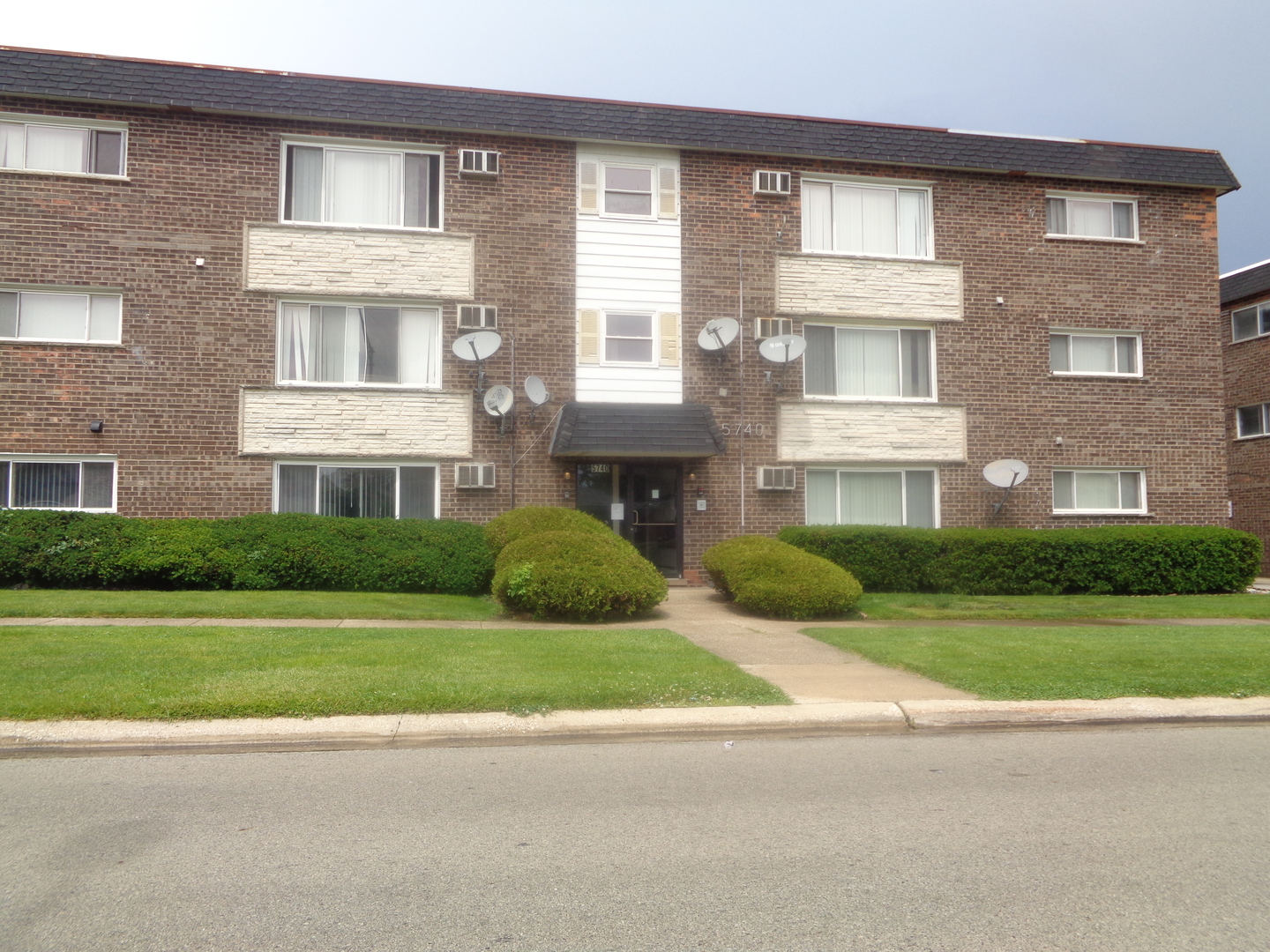 5740 108th Street, Unit 1C Chicago Ridge, IL 60415 - Photo 1 of 7