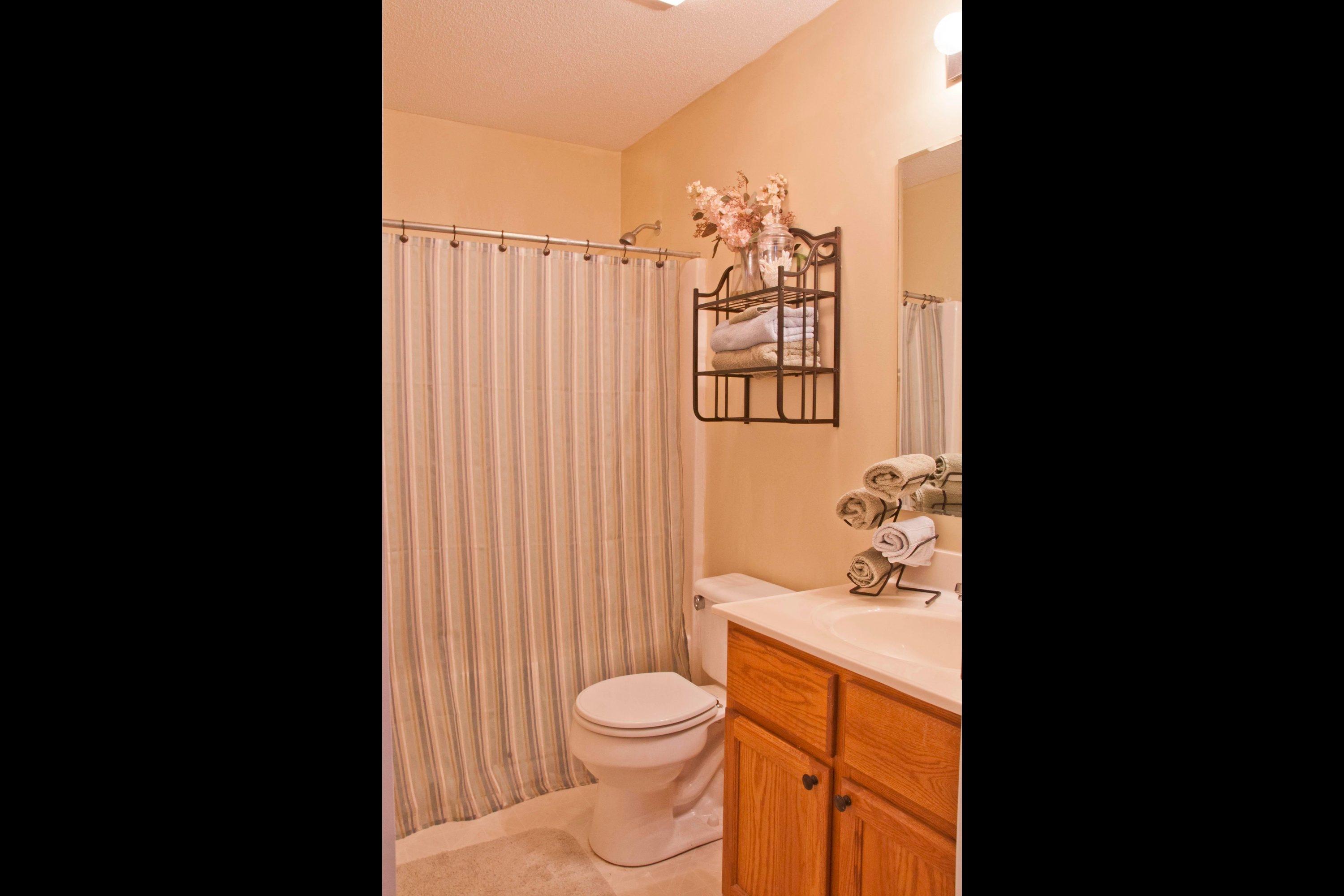 6206 Hugh Willis Road Powell, TN 37849 - Photo 16 of 19 Full Bathroom 2