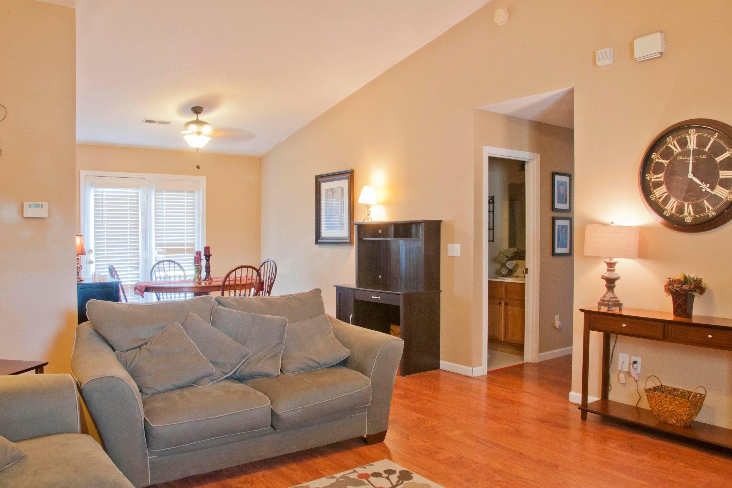 6206 Hugh Willis Road Powell, TN 37849 - Photo 5 of 19 Living Room