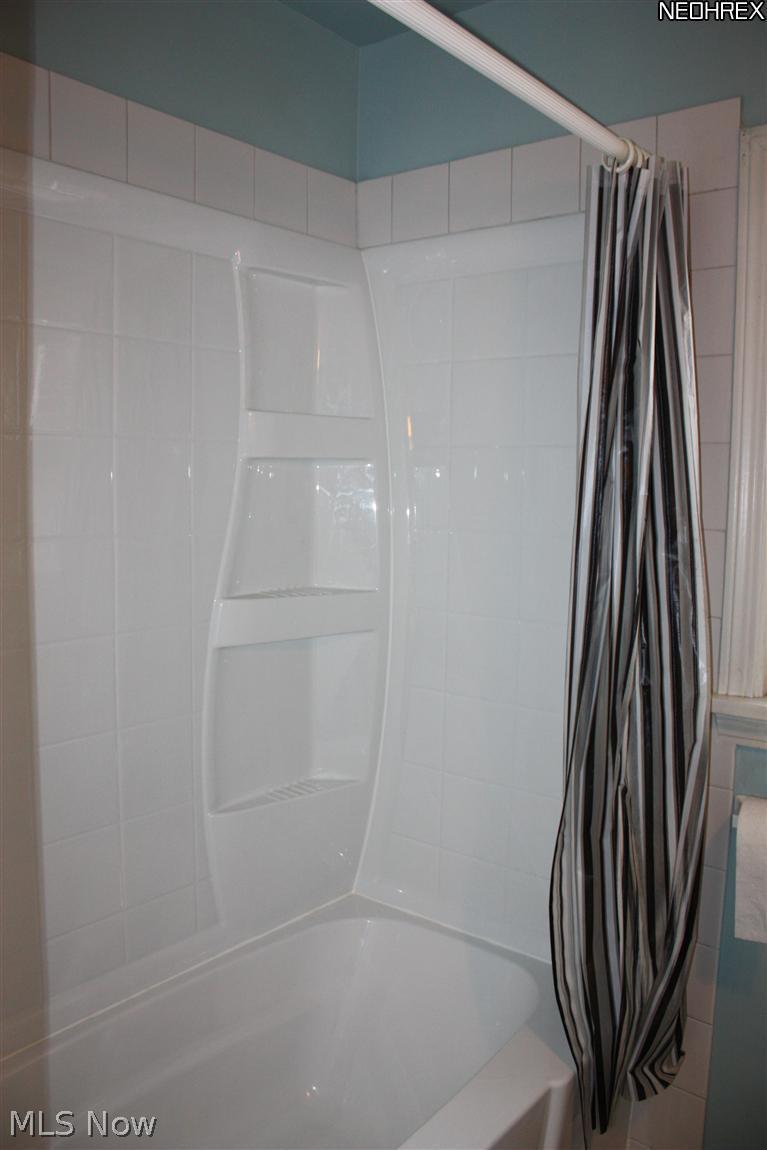 630 Ina Avenue Akron, OH 44306 - Photo 10 of 18 New bath tub.