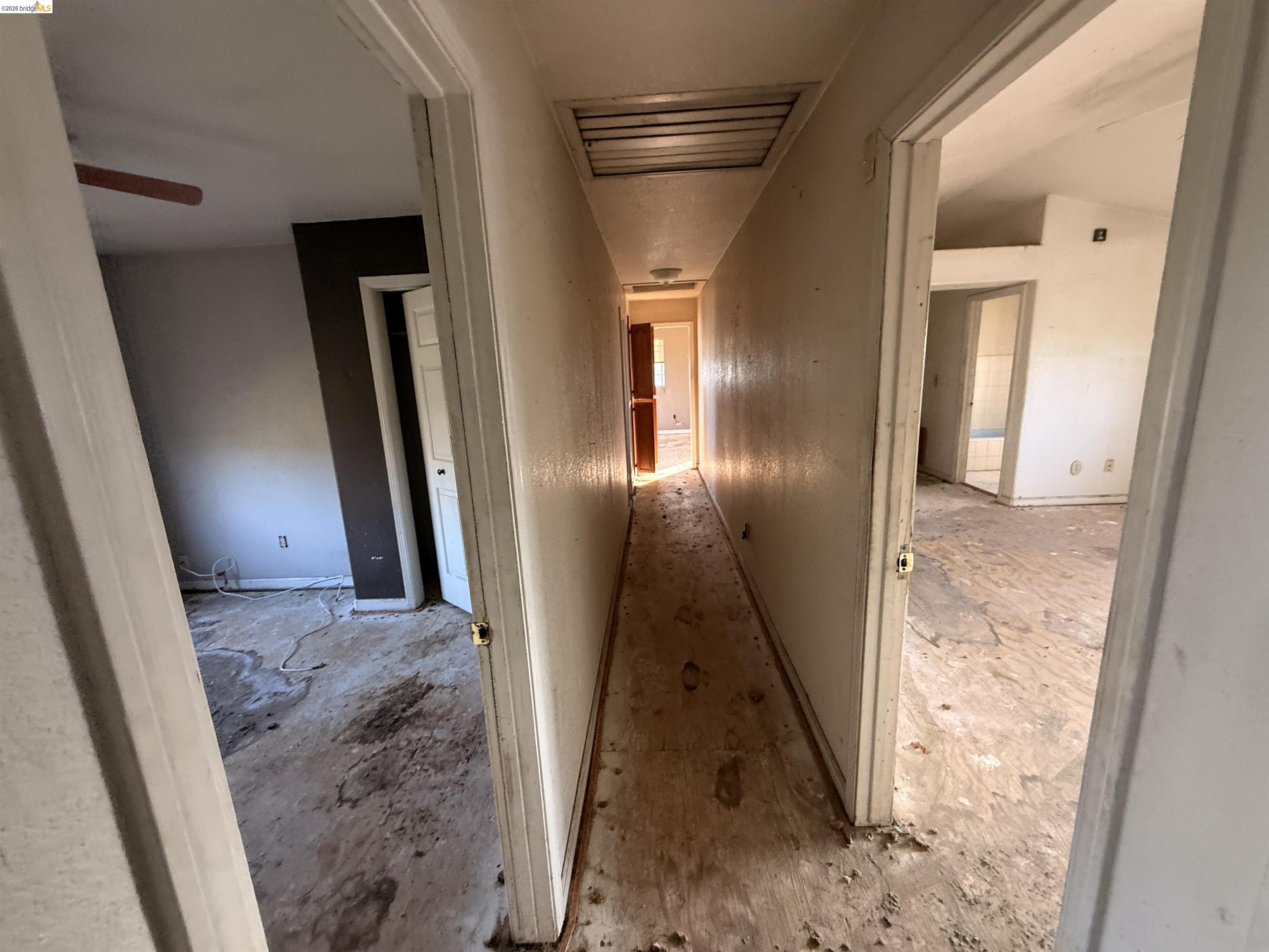 471 Delta Road Oakley, CA 94561 - Photo 25 of 33 a view of a hallway