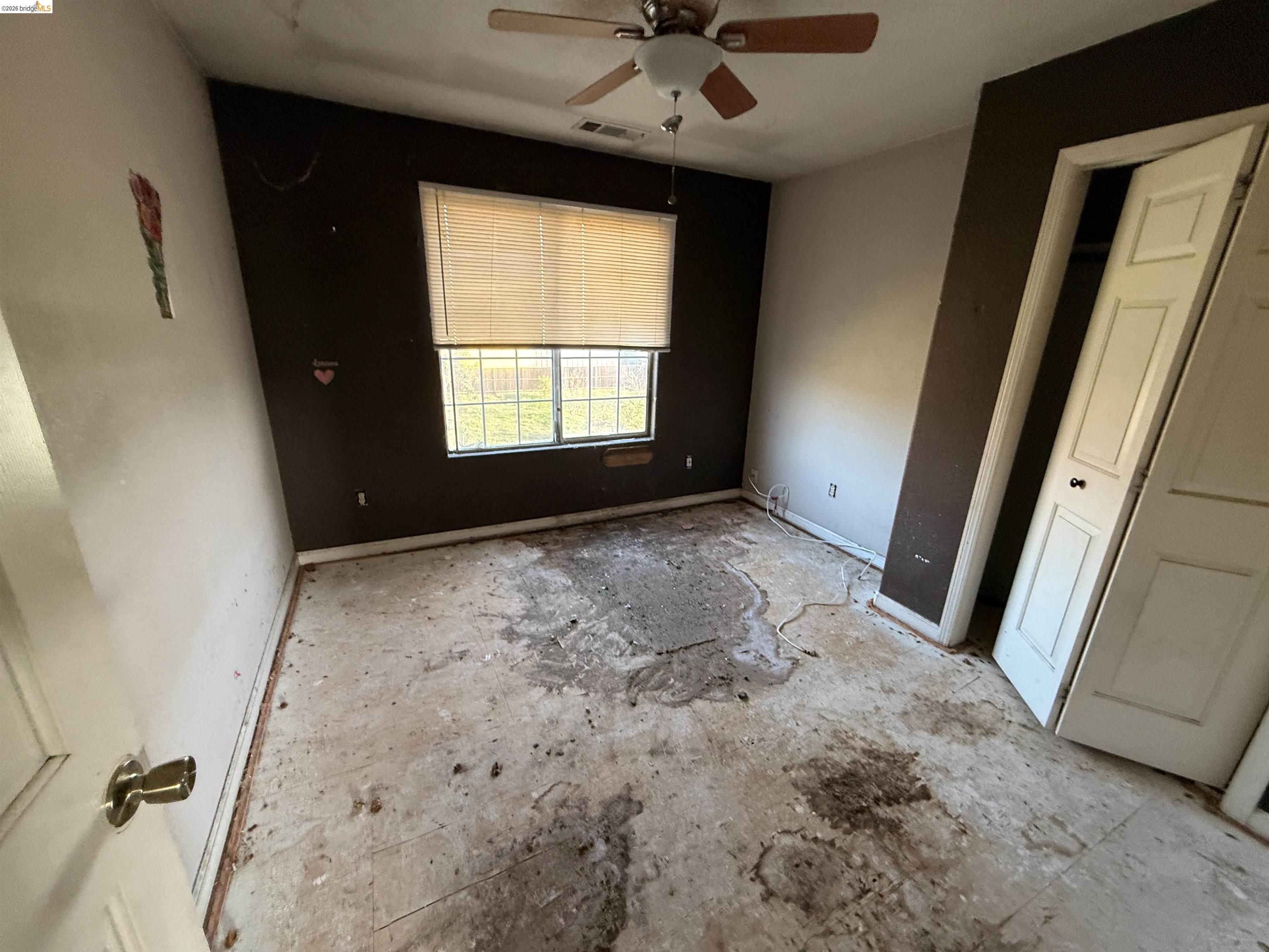 471 Delta Road Oakley, CA 94561 - Photo 29 of 33 a view of a livingroom with a ceiling fan and window