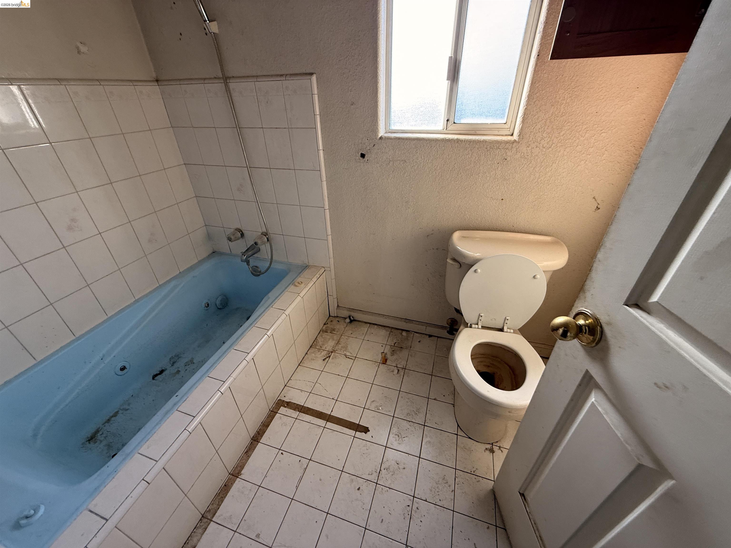 471 Delta Road Oakley, CA 94561 - Photo 31 of 33 a bathroom with a toilet and a shower