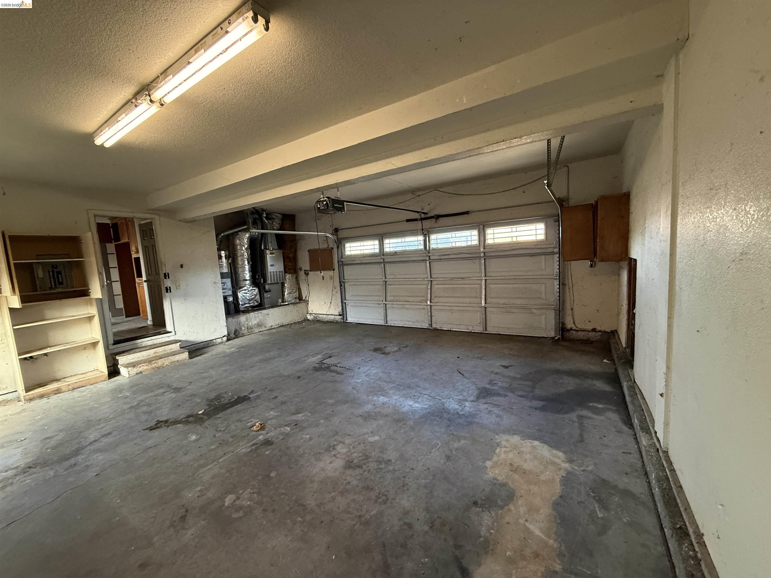 471 Delta Road Oakley, CA 94561 - Photo 7 of 33 a view of a garage