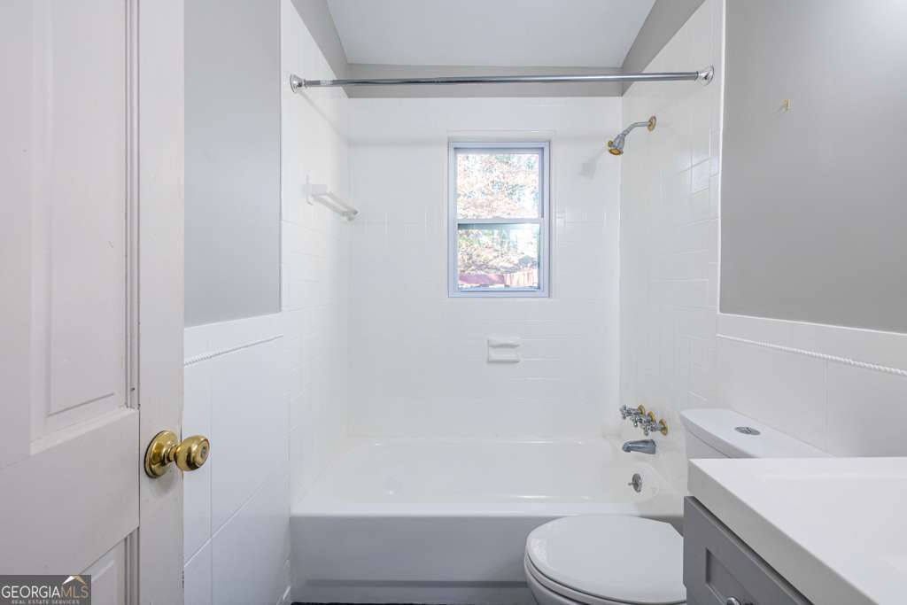 1570 Spring Lane Northwest, Unit B Atlanta, GA 30314 - Photo 19 of 26 a bathroom with a sink toilet and shower