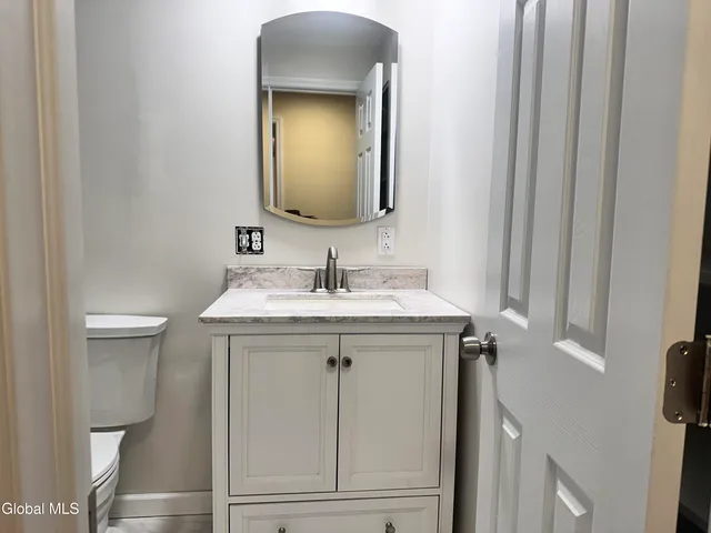 $1,900 | 36 Donna Lynn Drive, East Greenbush, NY 12061