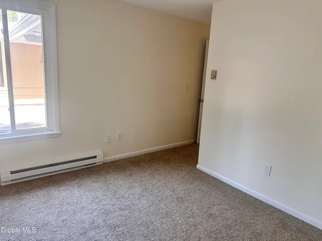 $1,900 | 36 Donna Lynn Drive, East Greenbush, NY 12061