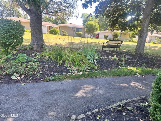 $1,900 | 36 Donna Lynn Drive, East Greenbush, NY 12061