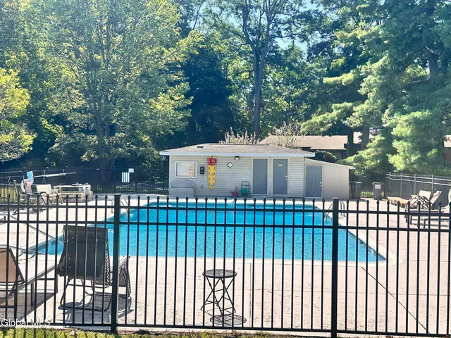 $1,900 | 36 Donna Lynn Drive, East Greenbush, NY 12061