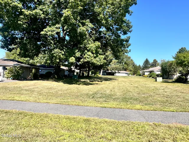 $1,900 | 36 Donna Lynn Drive, East Greenbush, NY 12061