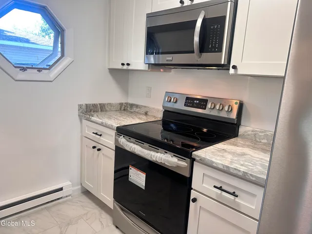 $1,900 | 36 Donna Lynn Drive, East Greenbush, NY 12061