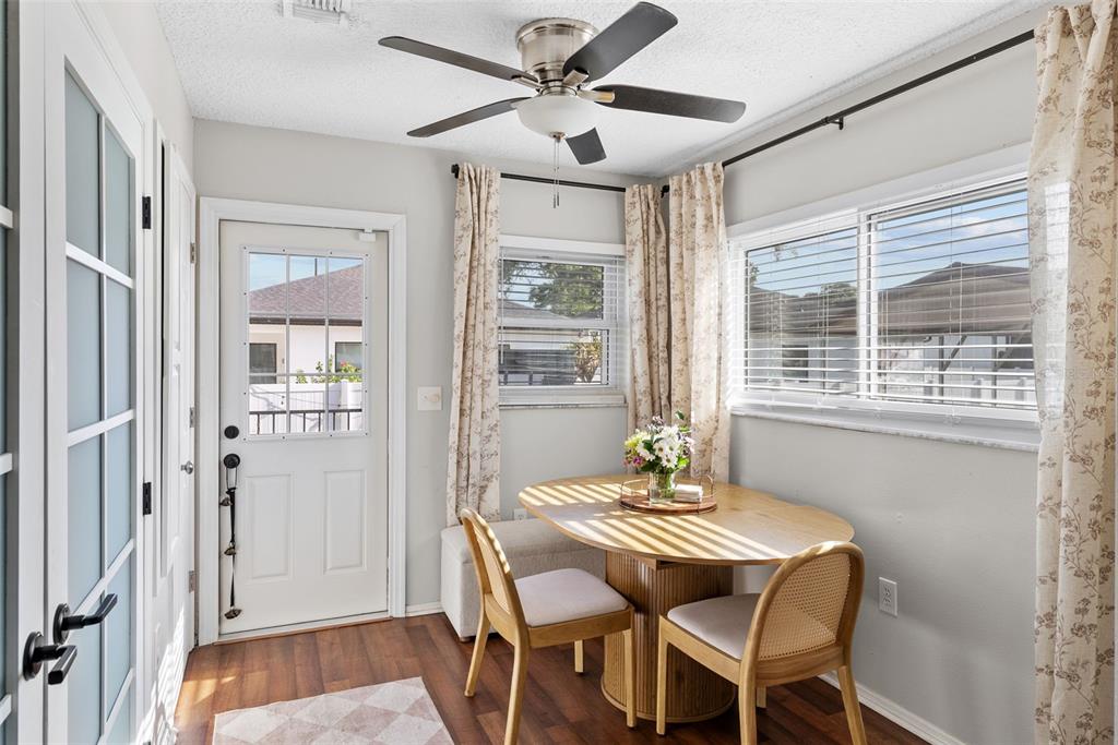 3323 West Pine Street Tampa, FL 33607 - Photo 14 of 32 a dining room with furniture and window