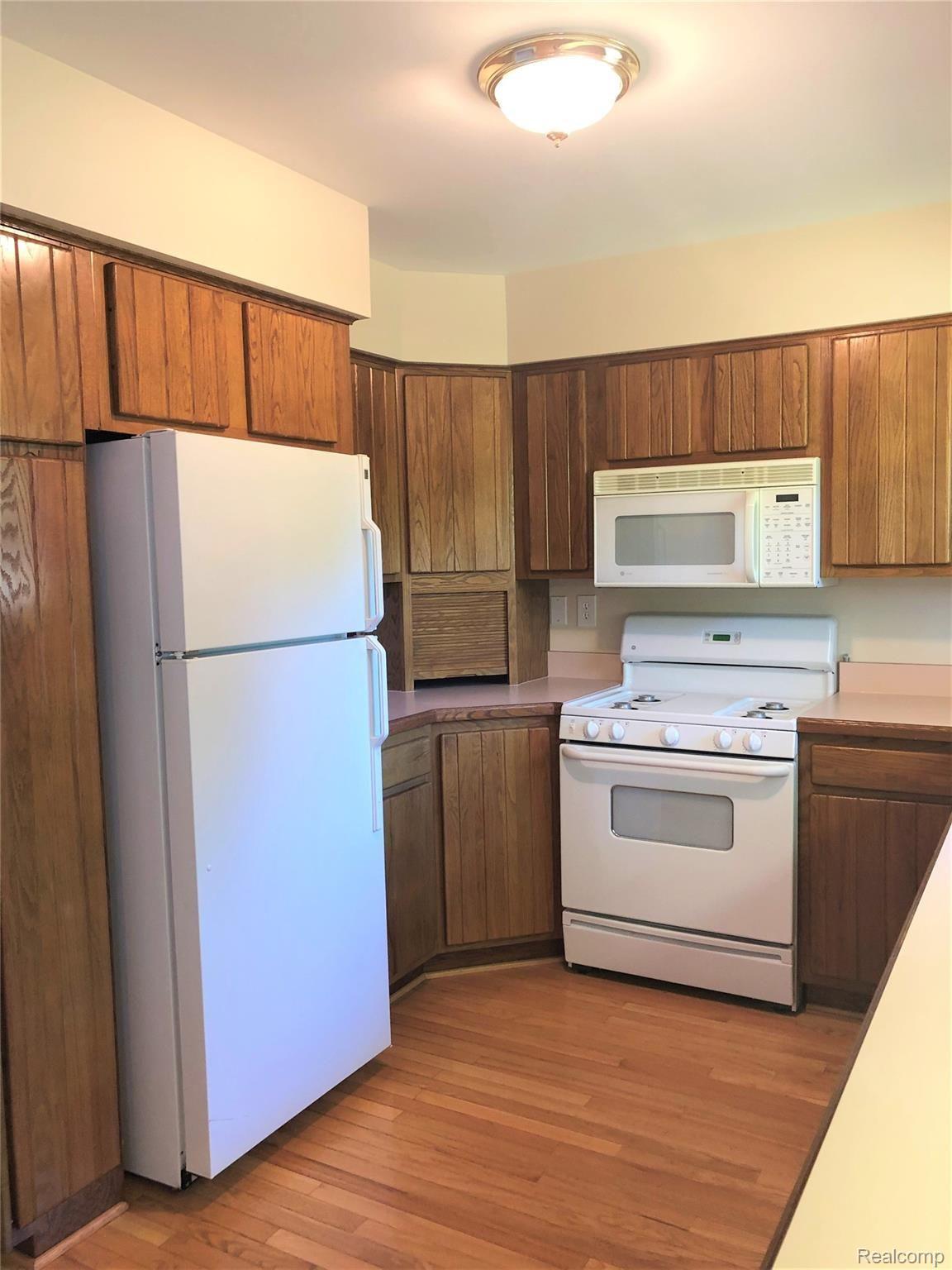 1207 Reid Road Flint, MI 48507 - Photo 16 of 42 9 Kitchen b.jpg