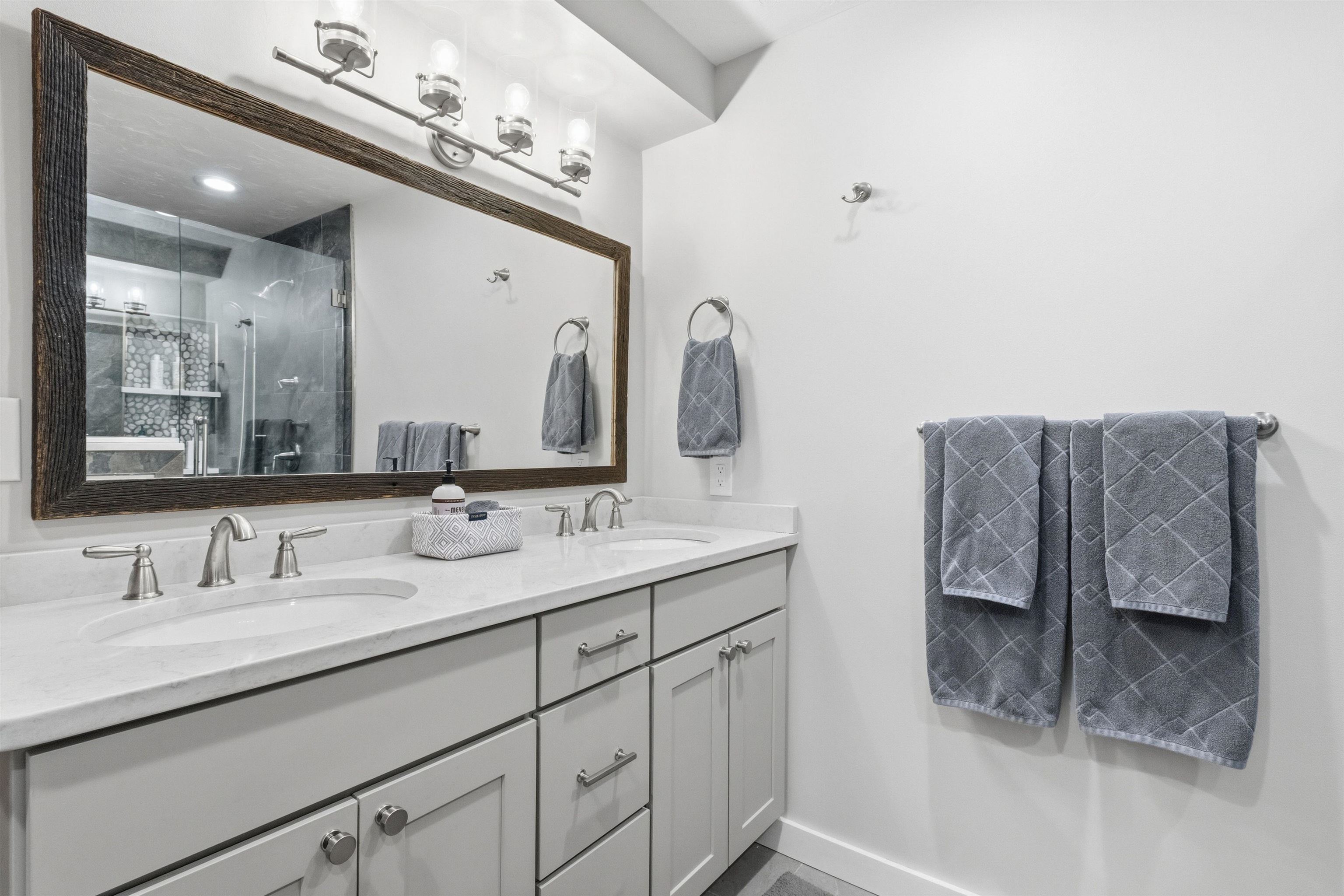 68 Flume Road Lincoln, NH 03251 - Photo 13 of 55