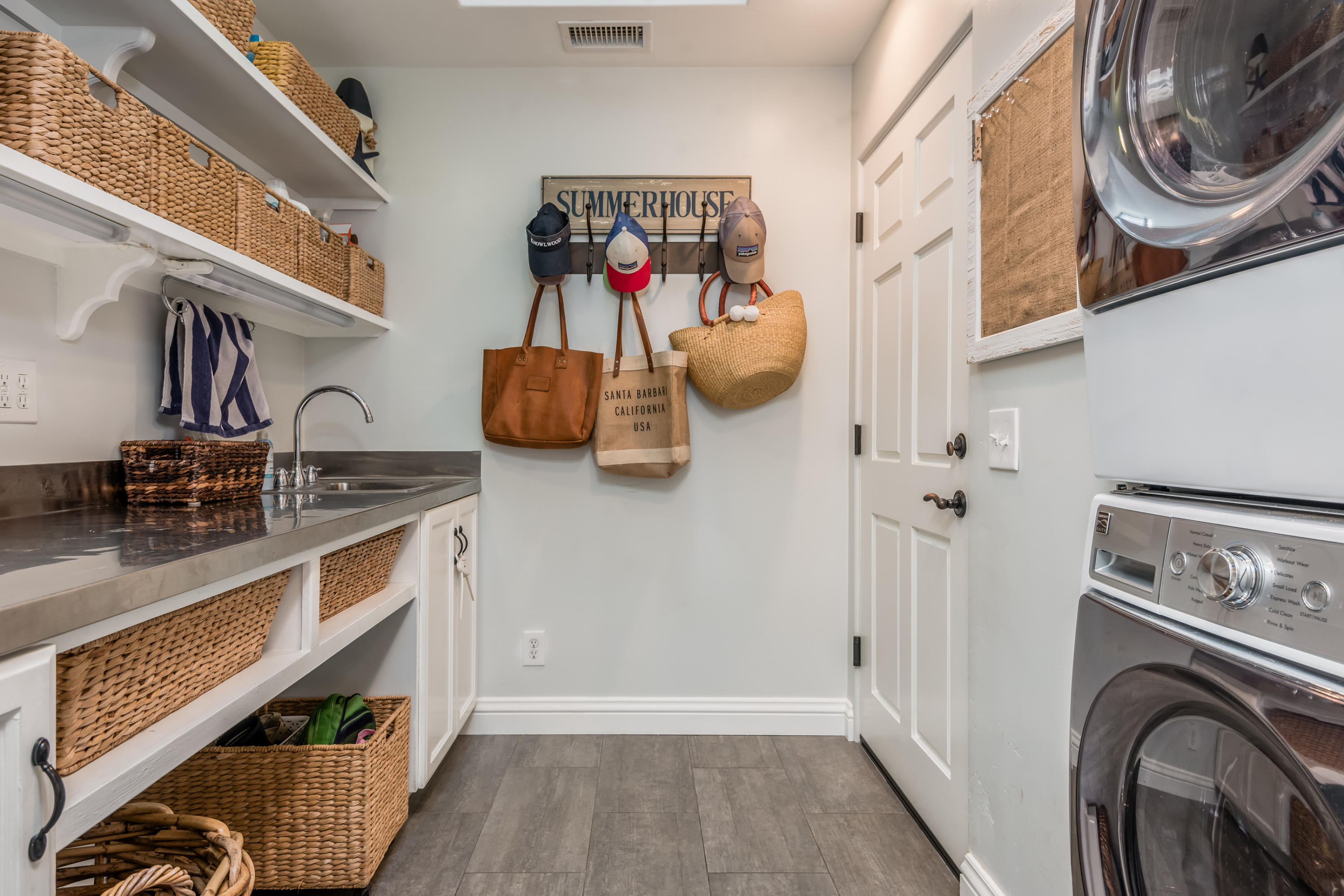 660 Roberto Avenue Santa Barbara, CA 93109 - Photo 11 of 20 027_27-Laundry