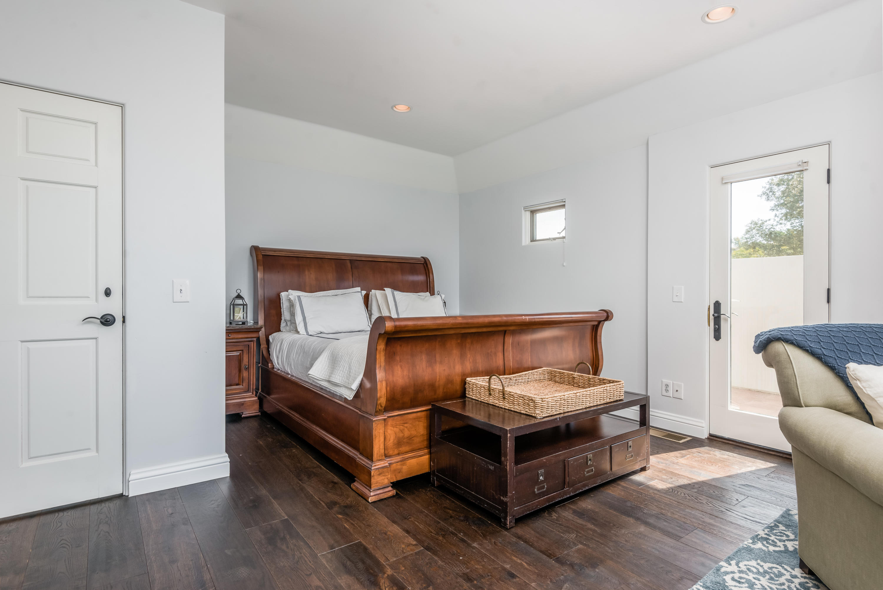 660 Roberto Avenue Santa Barbara, CA 93109 - Photo 14 of 20 014_14-Master Bedroom