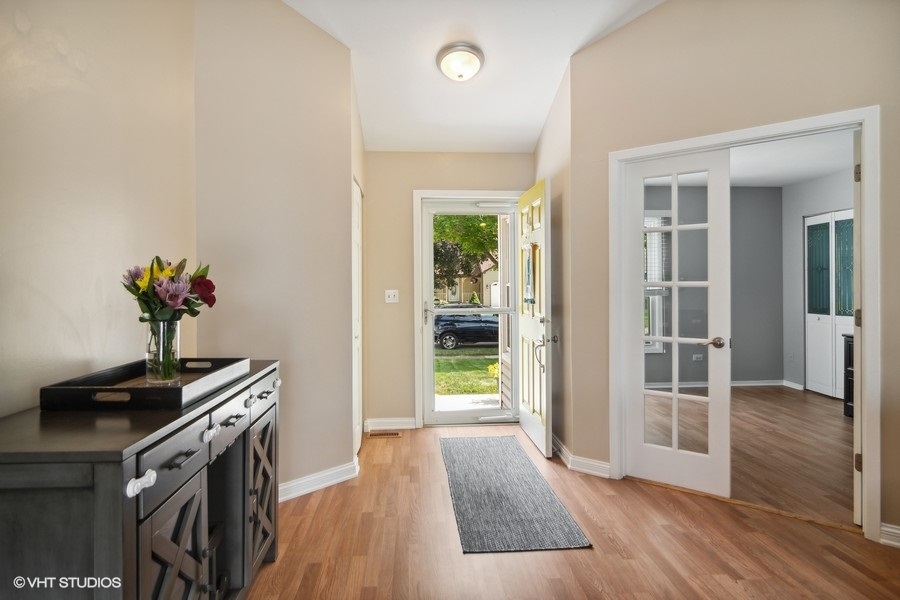 2110 Savannah Road Elgin, IL 60123 - Photo 2 of 17 a kitchen that has a sink and a stove in it