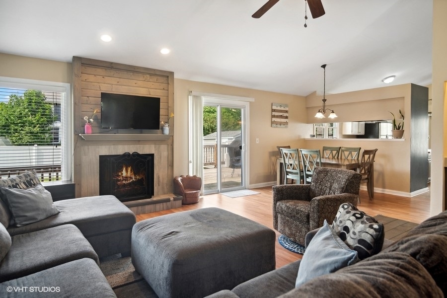 2110 Savannah Road Elgin, IL 60123 - Photo 3 of 17 a living room with furniture and a fireplace