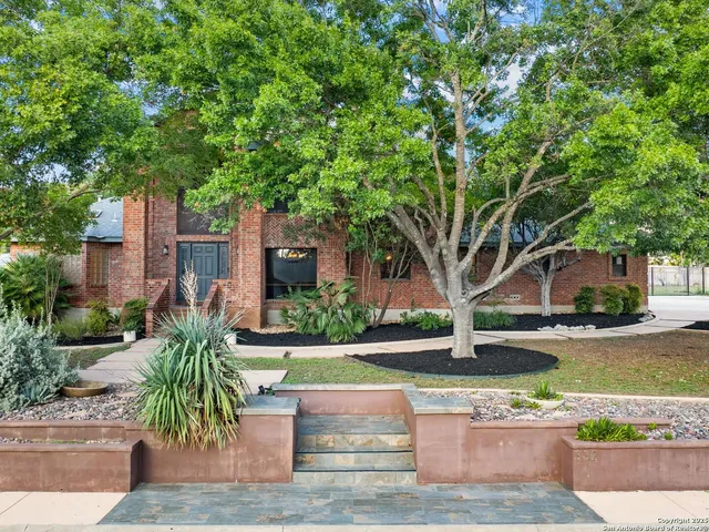 $635,000 | 332 Towne Vue Drive, Castle Hills, TX 78213